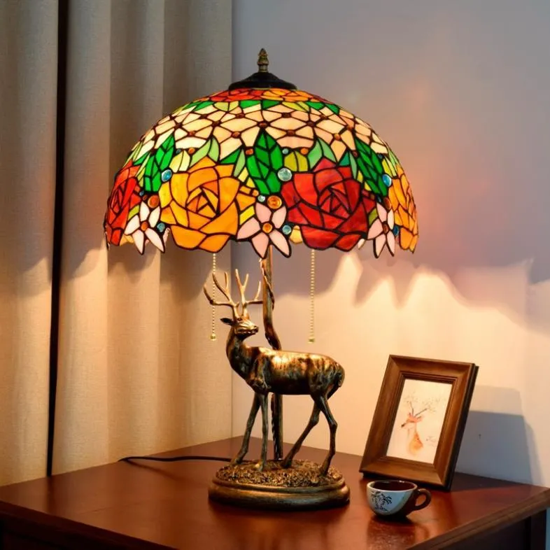 Lampy LED Tiffany Handmade Oświetlenie Elk Wspaniały Różany Witraż Dekoracyjny Lekki Salon Sypialnia Lampa stołowa nocna