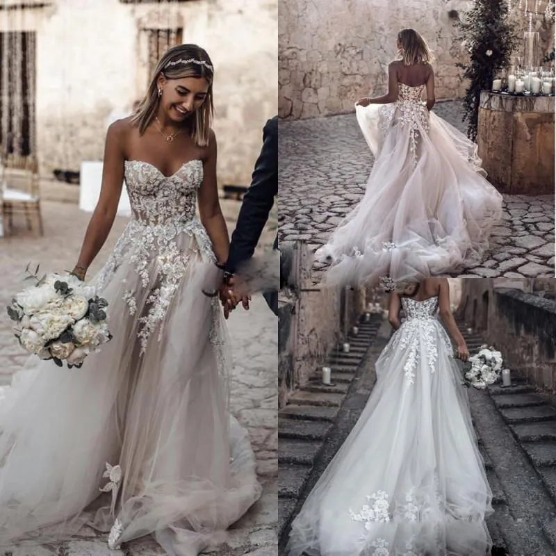 2020 Modest Elegant En Linje Bröllopsklänningar Sweetheart Ärmlös Lace Applique Bröllopsklänningar Sweep Train Robe de Mariée