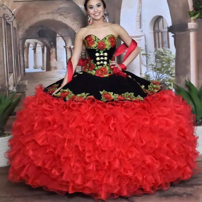 2022 Czarny I Czerwony Słodki 16 Quinceanera Suknie Sweetheart Haft Koronki Dziewczyna Masquerade Sukienka Organza Ruffles Prom Party Suknie