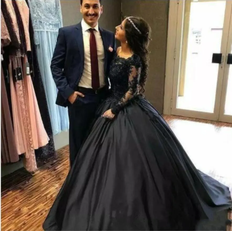 Vintage Black Lace Satin Ball Gown Gothic Evening Dresses Long Sleeves 3D Floral Applique Floor Length Evening Gowns Formal Dress