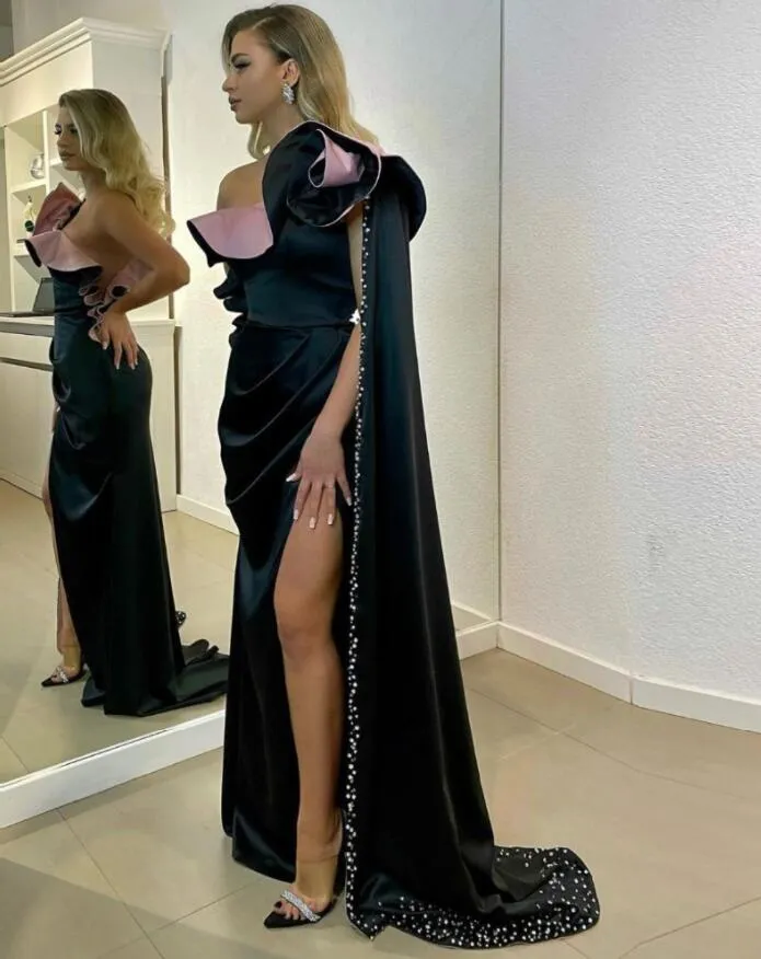 2020 Elegancki aksamitny Syrenka Suknie Wieczorowe Jedno Ramię Sexy High Side Split Długie Suknie Prom Crystal Ruffles Formalna sukienka Abendkleider