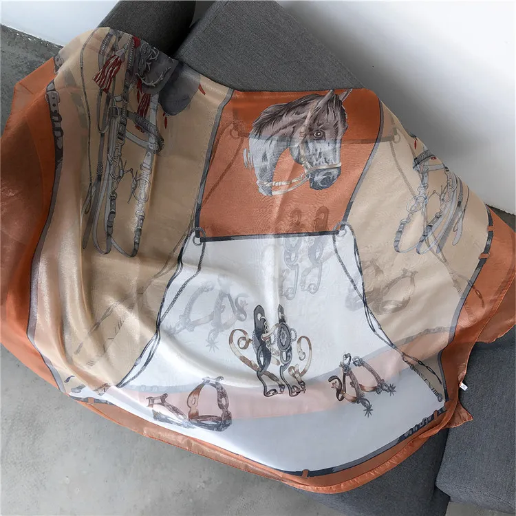 2019 Ny kvinnlig sommarstrand Solen Stora halsdukar Scarf Shawl European och American Horse Saddle Print Beach Handduk 668