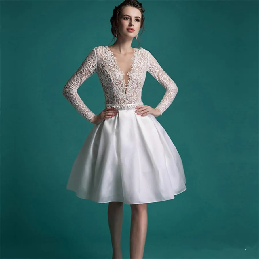 2020 Ny vintage kort spets bröllopsklänning knä längd v-hals a-line pärlor långa ärmar korta brudklänningar vestidos de noiva