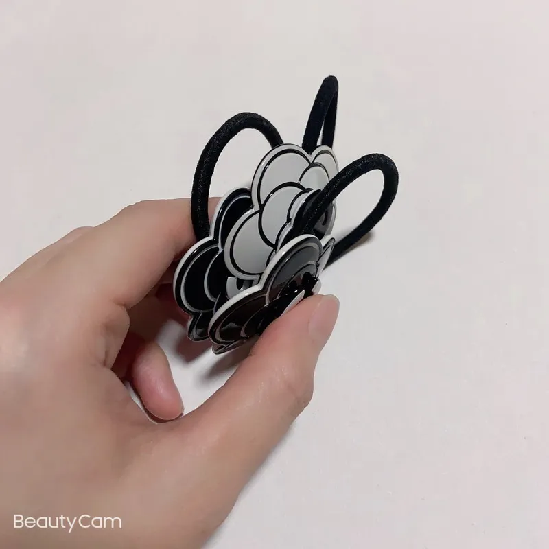 Cadeaux de fête mode noir et blanc acrylique fleur élastique élastiques C tête corde anneau de cheveux pour dames accessoires de coiffure préférés