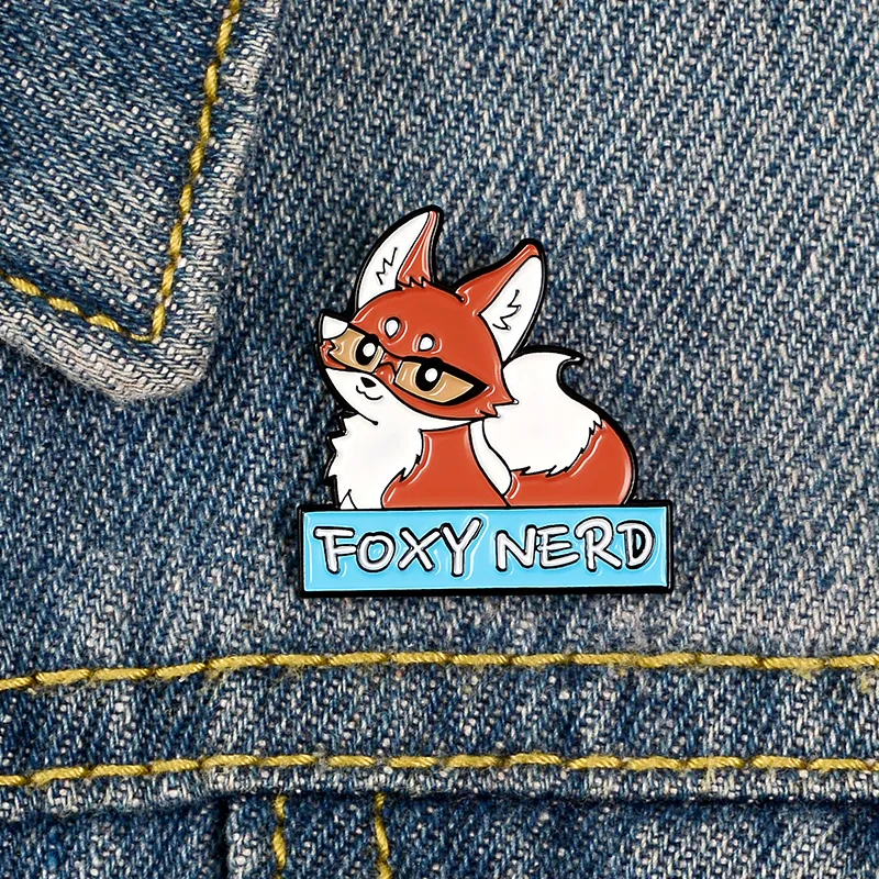 Broche en émail Animal renard «FOXY NERD», vêtements en Denim, sac à dos, épingle à revers, Badge de bouton, dessin animé, bijoux cadeau pour femmes et hommes