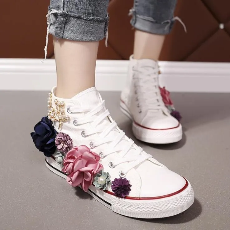 Chaussures de mariage country rustique Femmes Cristaux faits à la main Perles baskets Bridal Flat Chores toile Plimsoll Bridesmaid Sneaker Shoes Si7368162