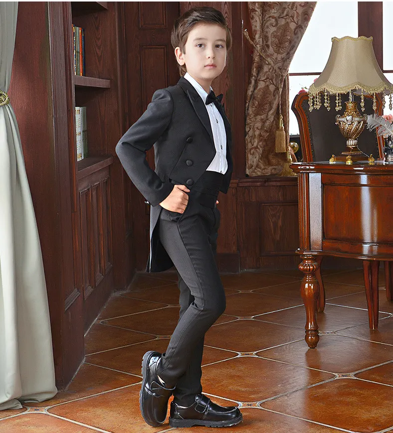 Beliebter zweireihiger Kinder-Komplett-Designer-Hochzeitsanzug mit spitzem Revers, Jungenkleidung, maßgeschneiderte Jacke und Hose, Krawatte A51