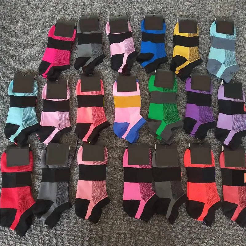 Rose Noir Gris Multicolor Chaussettes Fille Mode Femmes Chaussettes séchage rapide Chaussettes de sport d'extérieur Casual Cheerleading Sock avec des étiquettes