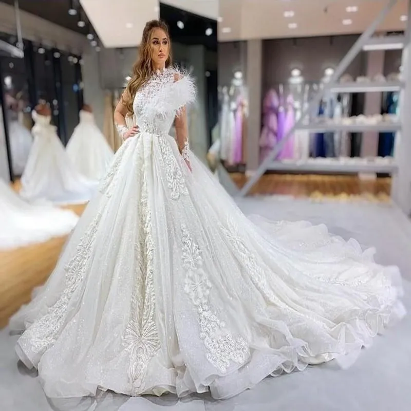Princess Feathers Wedding Dresses With Illusion Long Sleeves Plus Size Bridal Dress Lace Appliques Ball Gown robe de mariee