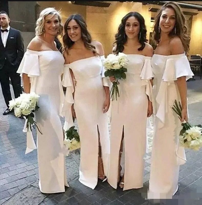 2020 Nyast av axel brudtärna klänningar Kort poet ärmar Ruffles Front Slit Golv Längd Kolumn Maid of Honor Gown för Country Wedding