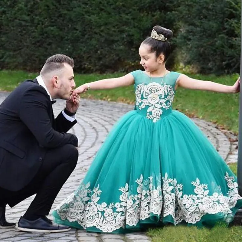 Hunter Ball Gown Lace Flower Girl Abiti per matrimonio Sheer Jewel Neck Appliqued Toddler Pageant Gowns Sweep Train Tulle Kids Prom Dress