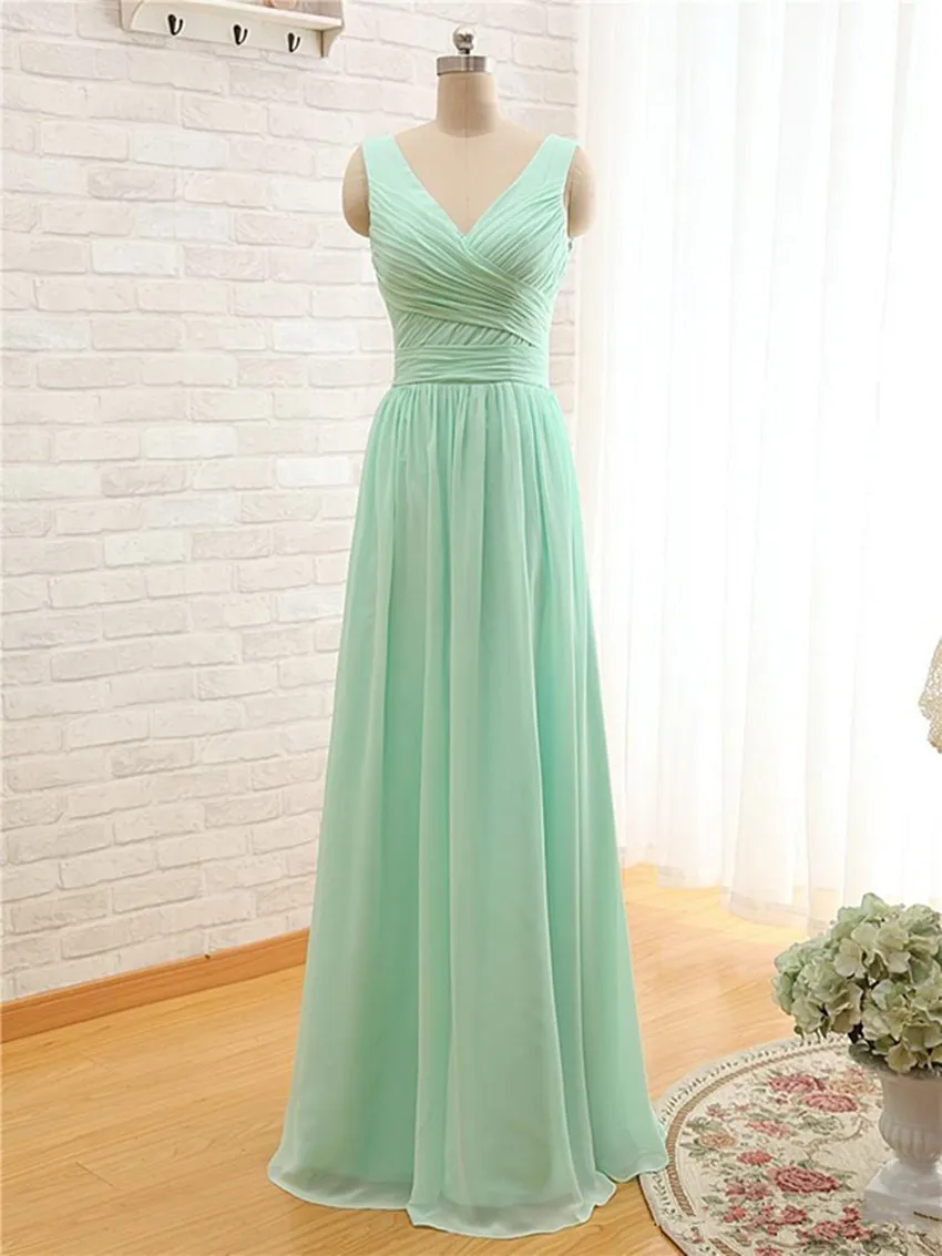 2020 Ny Mint Green Long Chiffon Bridesmaid Dress V Neck Billiga En Linje Pläterad Brudtärna Klänningar Under 100