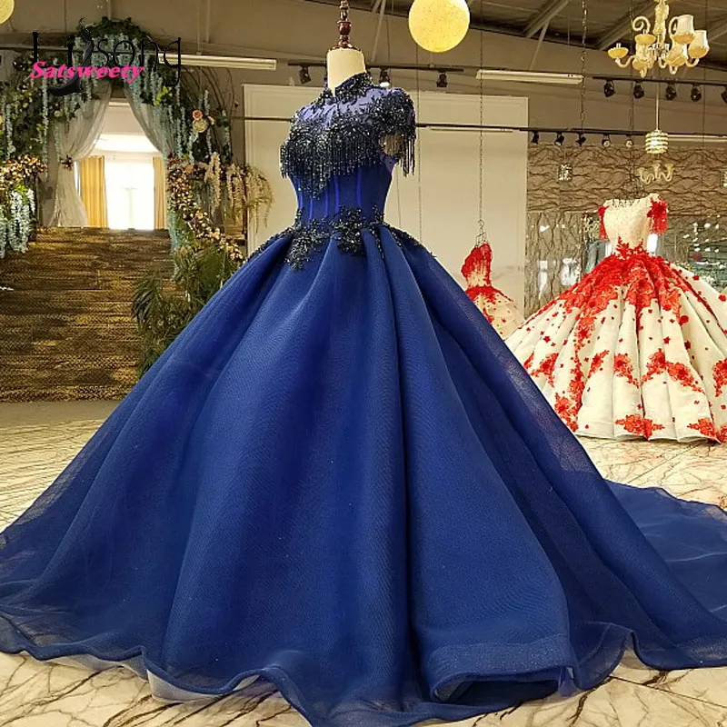 Royal Blue beaded prom jurken Vintage Appliques Crystal Puffy Prom Dresses High Collar Open Back Back Back Middle East Abendkleider