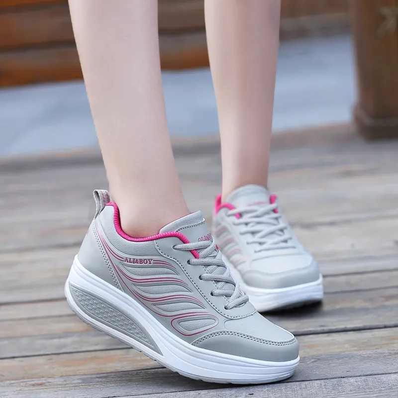 Vendita calda-fitness da donna sneakers da donna piattaforma tonificazione con zeppa leggera da sposa scarpe sportive per le donne scarpe da oscillazione dimagrante