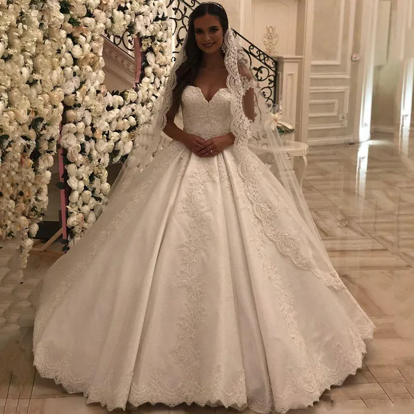 Robes de mariée de robe à billes sans bretelles Vintage 2019 avec appliques balayer le train chérie mangeoires de mariée au cou