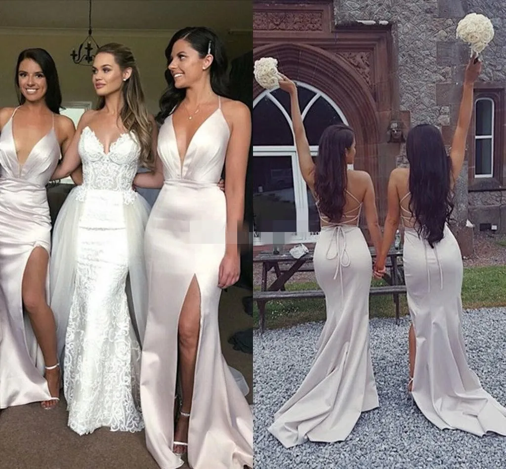 Backless Bridesmaid Sexiga klänningar Satin Spaghetti Rand veckor Ruched Side Slit Plus Size Maid of Honor Gown for Country Wedding