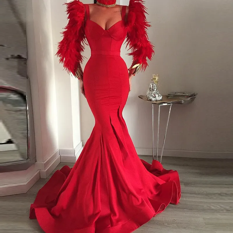 Långärmade Sjöjungfrun Röd Satin Abendkleider Evening Dresses 2019 med Feather Prom Gowns Vestiti Eleganti Donna Cerimonia Sera