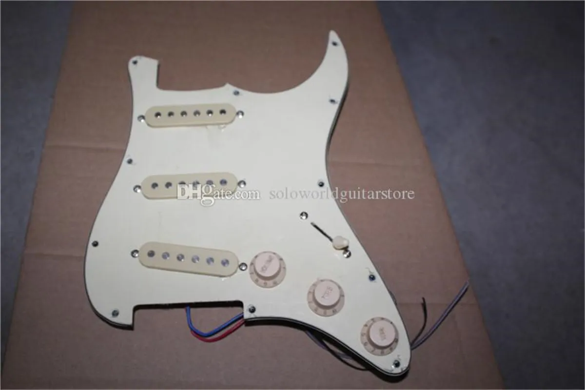 Pickguard personnalisé en usine pour guitare électrique, avec 3 micros simples, peut être personnalisé selon votre demande