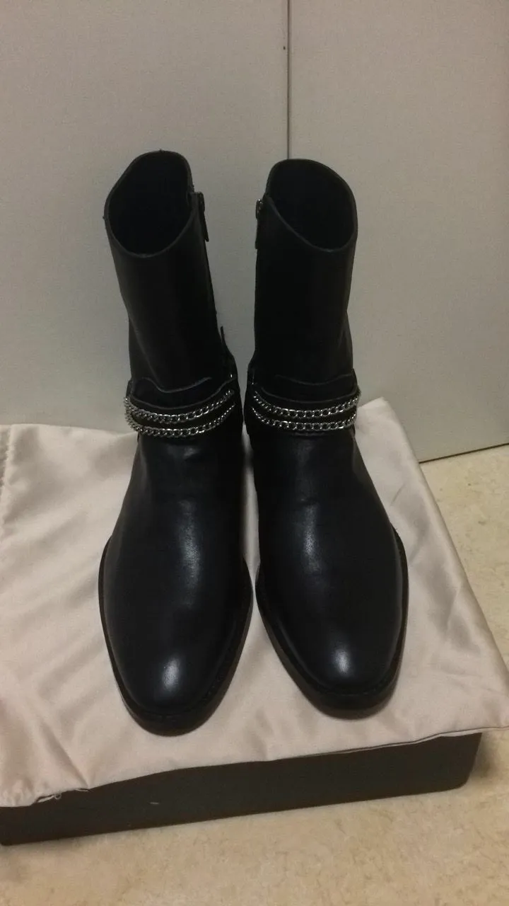 Nueva lista de botas de hombre con cadena y cinturón de piel de vaca de primera capa, cuero genuino, moda de alta calidad, tendencia con cremallera, medias botas con personalidad popular