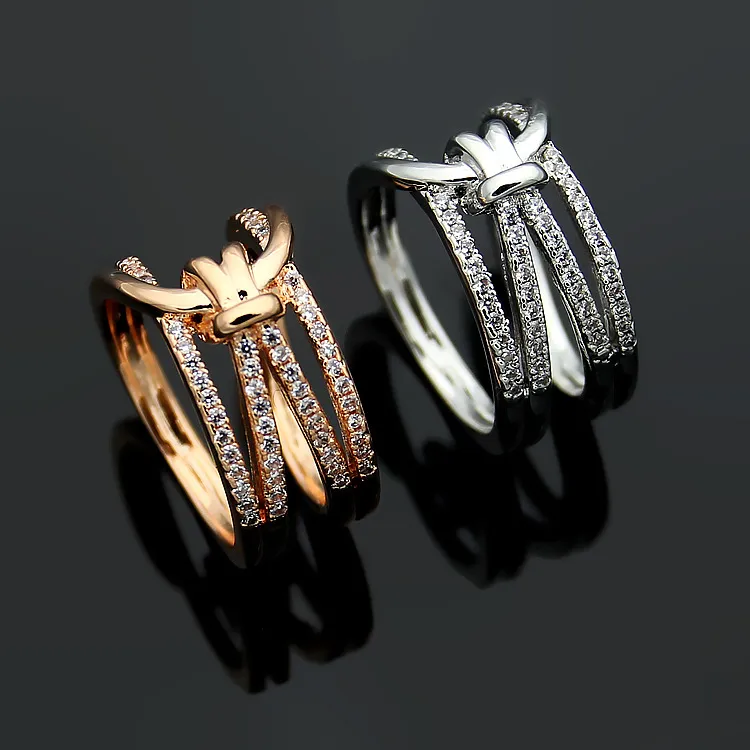 ヨーロッパアメリカの女性真鍮クロスフルダイヤモンド結び目彫刻レター18Kゴールドの婚約指輪2カラーフリーサイズ