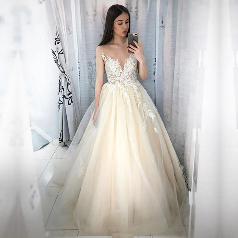 Ny 2020 Snygga sexiga applikationer Lace Tulle En linje Bröllopsklänningar Sheer Crew Neck Bridal Gowns Celebrity Vestido de Noiva Robe de Marie