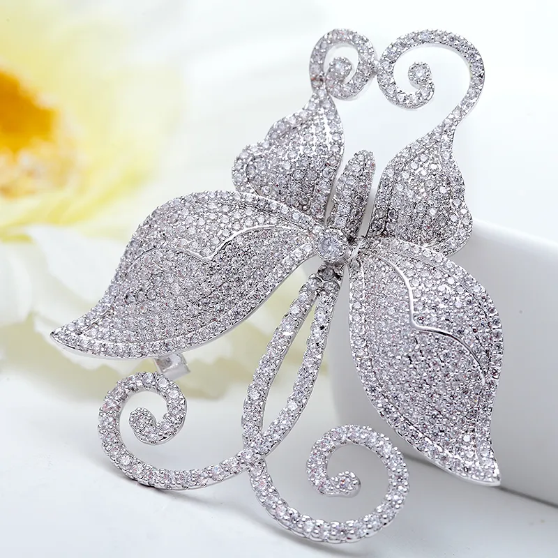 Wholesale- Vintage Butterfly Cute Brooch Pins for Women New Arrival Delicate Clear Shining CZ Rhinestone Wedding Bridal Brooches LUOTEEMI