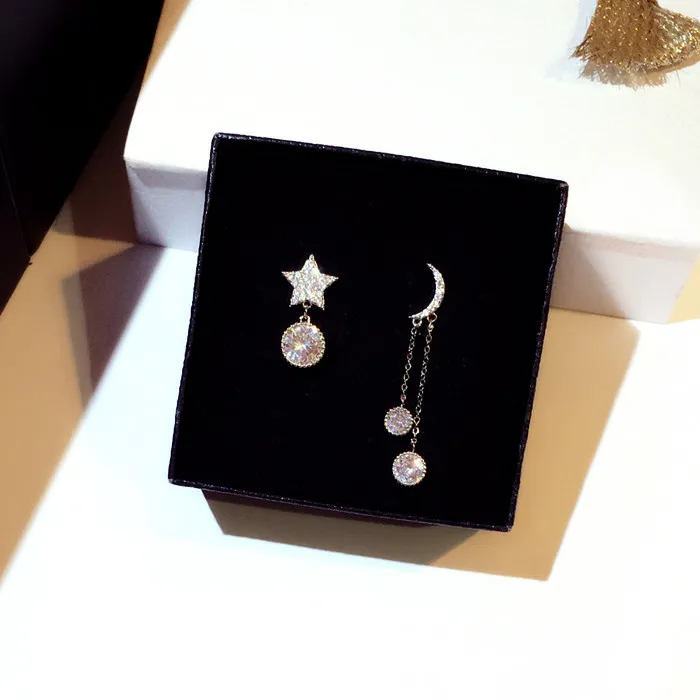 Partihandel-New Ins Luxury Designer Diamond Zircon Söt Star Moon Long Pendant Dangle Chandelier Stud Fashion Örhängen för Kvinna Tjejer