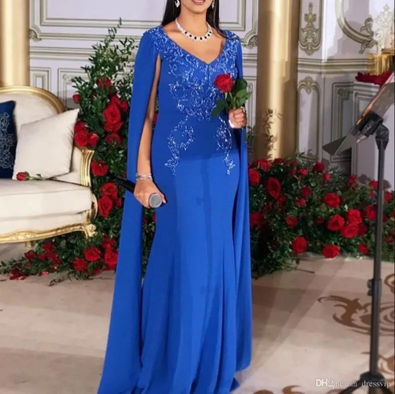 2020 Haute Qualité arabe Bleu robes de soirée avec cape en satin perles Applique col en V sirène robe de bal Plus Size Robes de Celebrity formelles