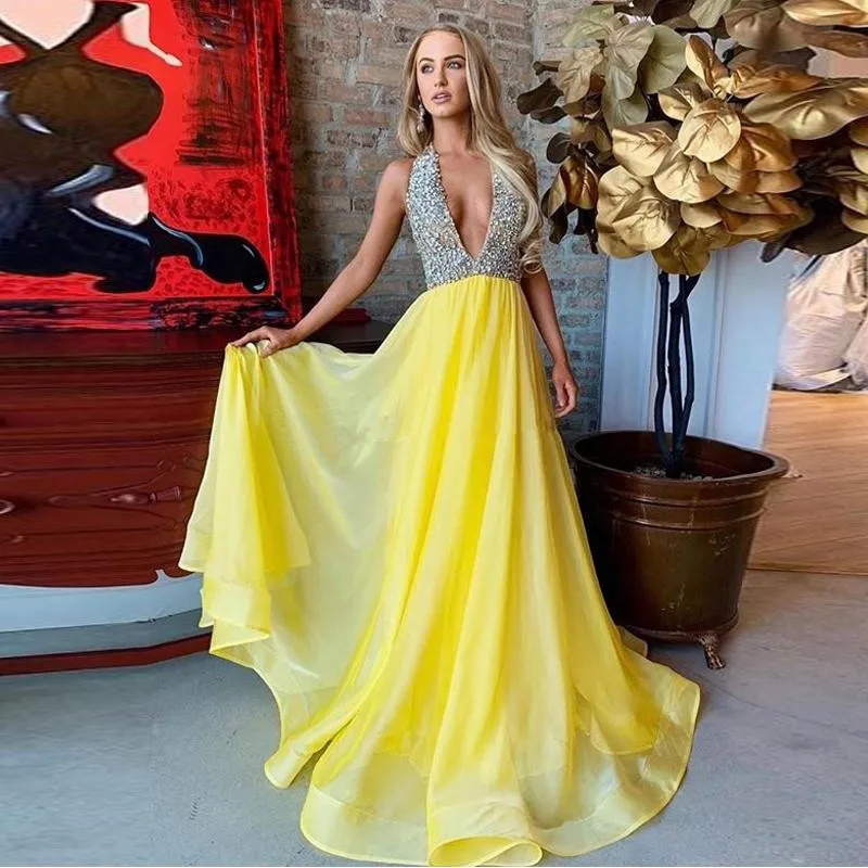 Vestidos de fiesta de lujo con diamantes de imitación con cuello en V y escote en Vestidos de fiesta de lujo con diamantes de imitación con cuello en V y escote en
