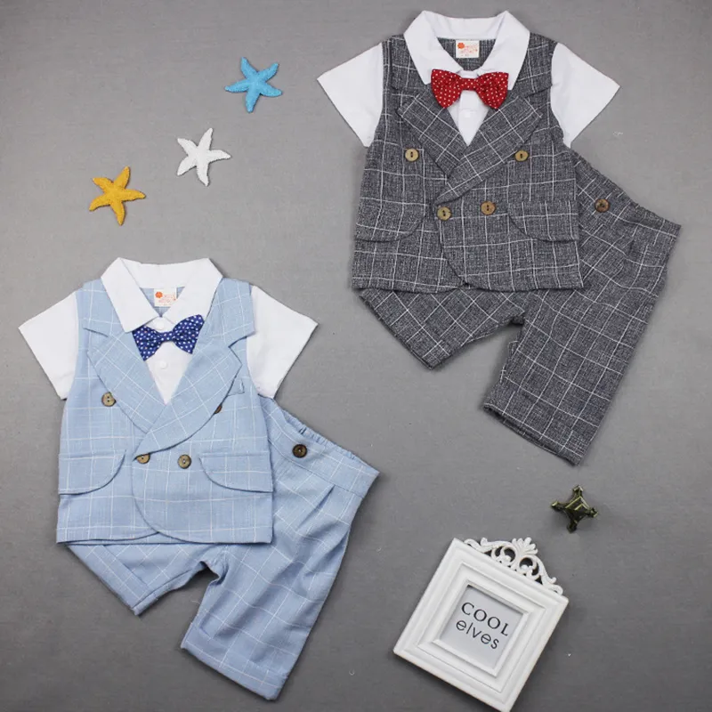 Baby Boy Outfits 2st / set Barngitter Gentleman Passar Plaid Top Dot Print Bow Tie + Korta Byxor Sommar Kids Designer Kläder M118