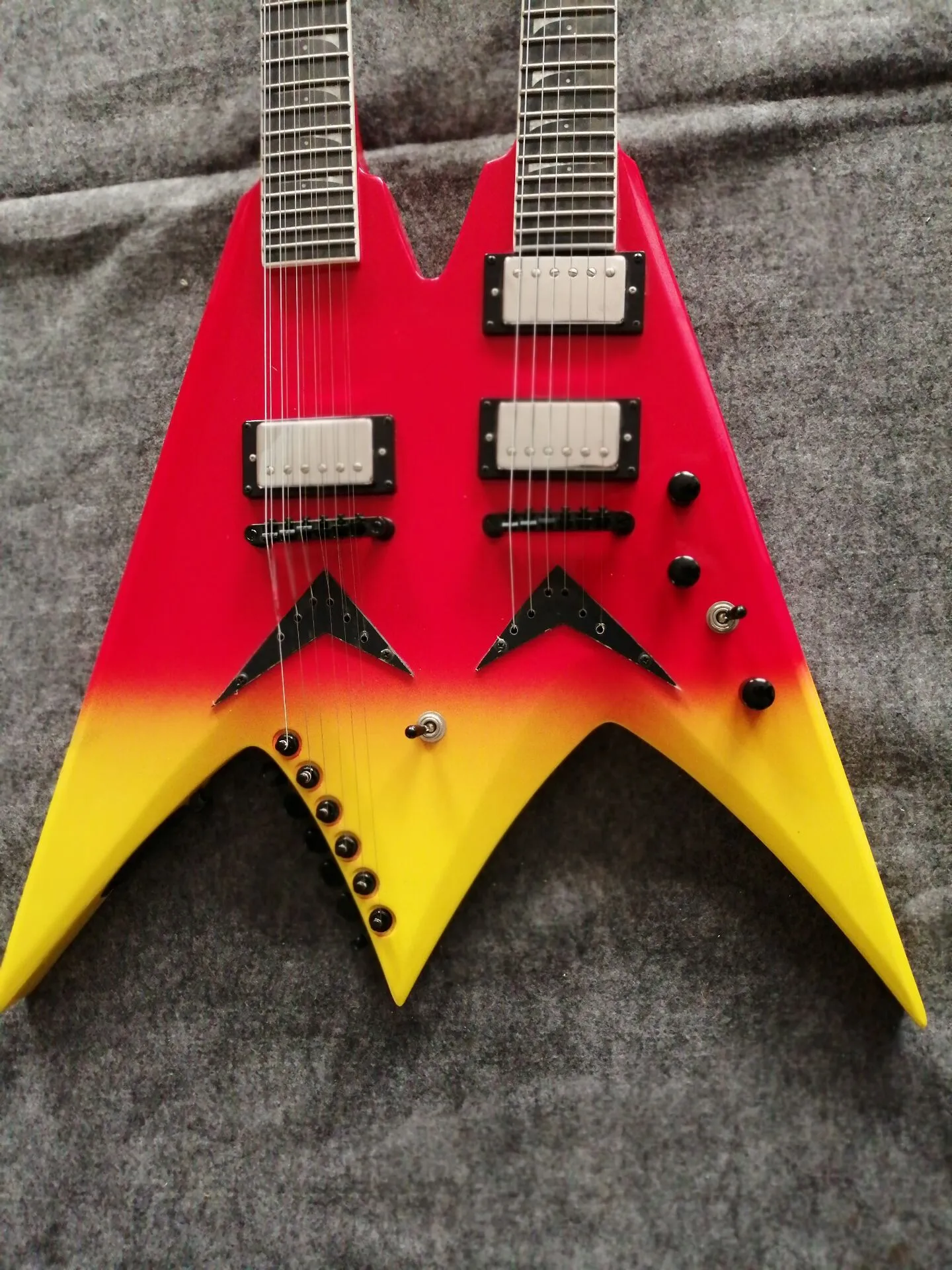 Custom USA Début Début Dave Mustaine Double Col de 6 chaînes + 6 Cordes Guitare électrique Hardware noir, boîte de batterie 9V