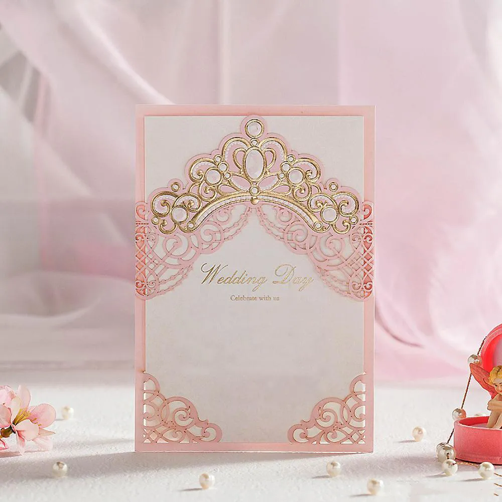 Royal Pink Greeting Cards Laser Cut Bröllop Inbjudningskort Kort med guld Präglad Hollow Flora Design för Bridal Shower XD23190