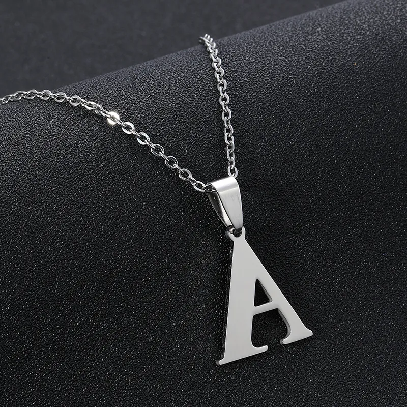 Collana con ciondolo a 26 lettere Alfabeto Charms iniziali Lettera maiuscola in acciaio inossidabile A-Z Collane Gioielli con lettere fortunate