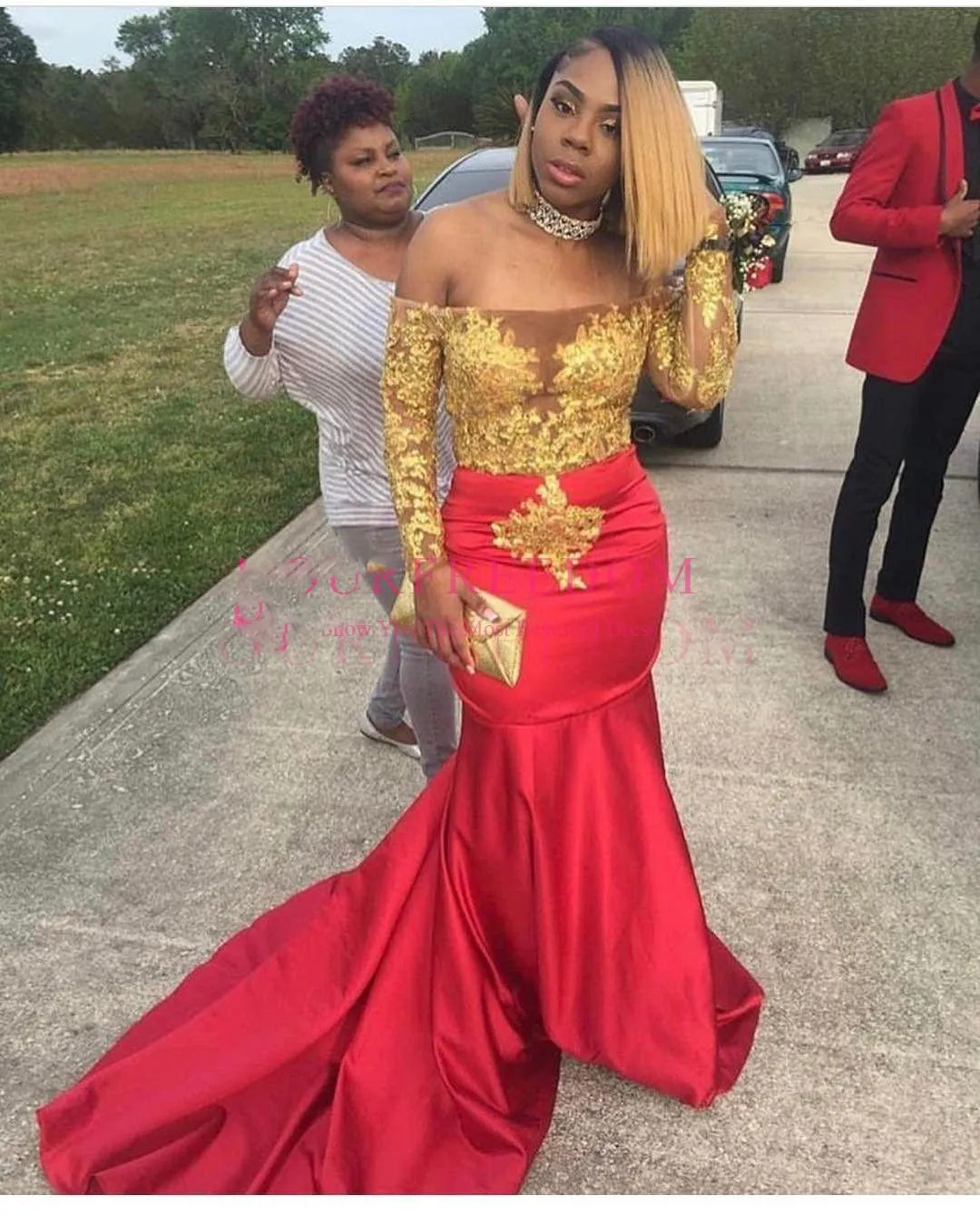 2019 Black Girls Long Sleeve Prom Dresses Gold Appliques Dark Red Mermaid South Africa Style Formal Evening Occasion Party Dresses Custom