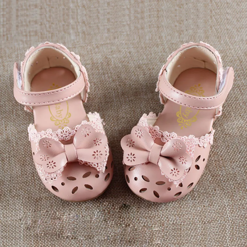 Weiß Rosa Baby Kleinkind Kleine Mädchen Säuglingsommer Bogen Prinzessin Kleid Sandalen Für Mädchen flache Hohl Sweet Leder Sandalen Schuhe