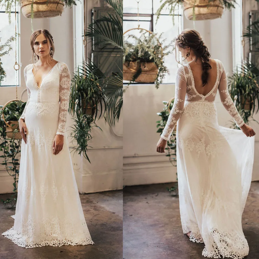 Charmante robe de mariée fourreau en dentelle à manches longues et col en V avec balayage train robe de mariée dos nu