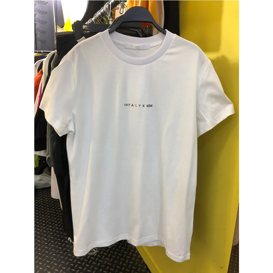 関税なし♪1017 ALYX 9SMオーバーサイズ ニードルパンチ Tシャツ 1017 アリクス 9SMのメンズTシャツやフーディー、落ち着いた“不