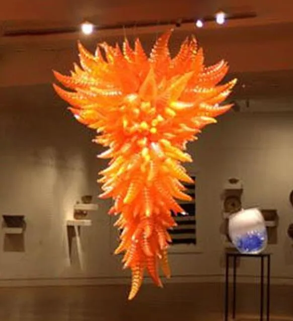 Nouveauté Orange lustre en spirale en verre soufflé à la main grande taille hôtel salle de bal escalier grand lustre éclairage avec ampoules LED