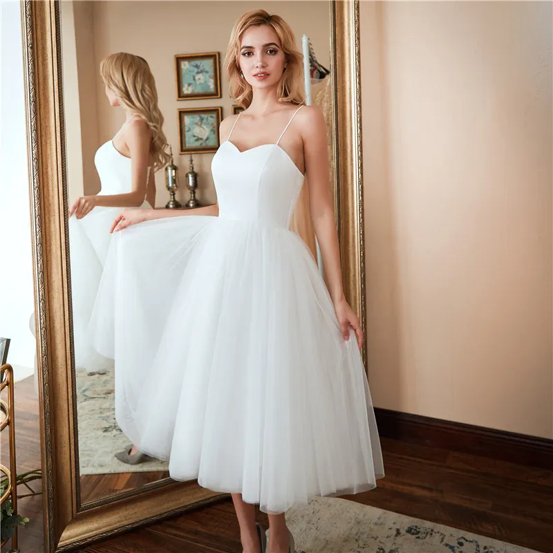 2019 Abiti da sposa corti semplici lunghezza tè con spalline sottili A-line Tulle Beach Abito da sposa estivo informale realizzato su misura