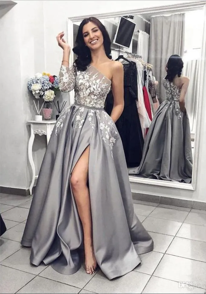 Zilvergrijze split prom jurken Arabische een schouder lange mouw kant applique vrouwen formele feest avondkleding elegante een lijn Pageant-jassen