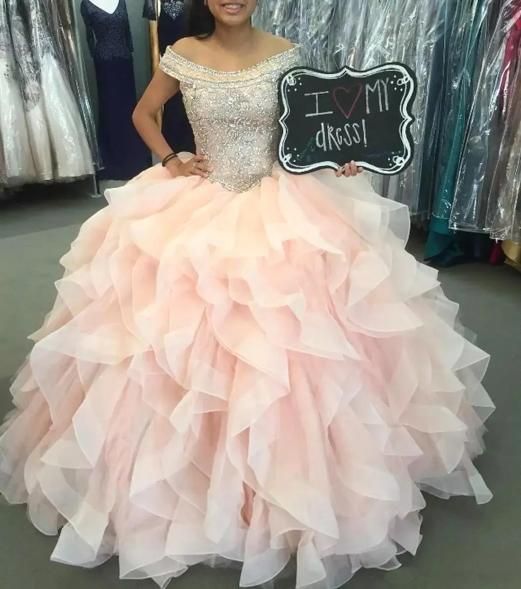 2019 Scoop Neck Organza Suknie Balowe Quinceanera Suknie Zroszony Kamienie Top Warstwowe Ruffles Piętro Długość Prom Dresses BC1922