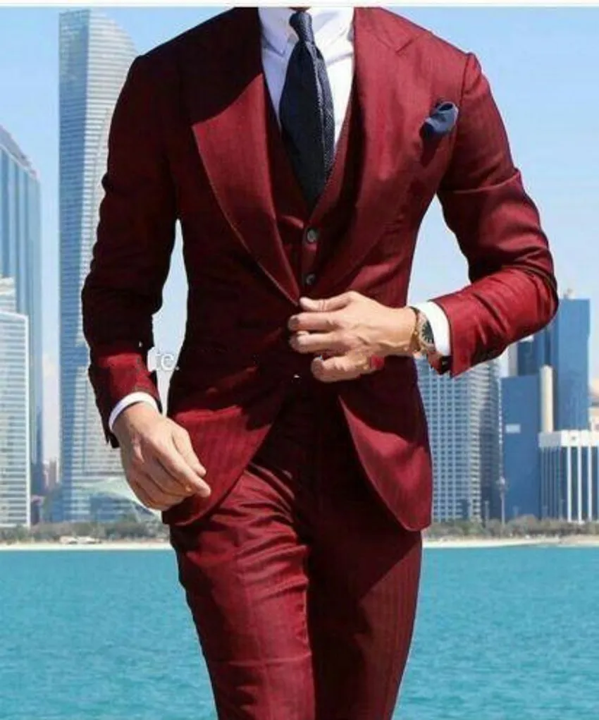 Brand New Red Groom Tuxedos Peak Revers Groomsmen Hommes Robe De Mariée Populaire Homme Veste Blazer 3 Pièces Costume (Veste + Pantalon + Gilet + Cravate) 879