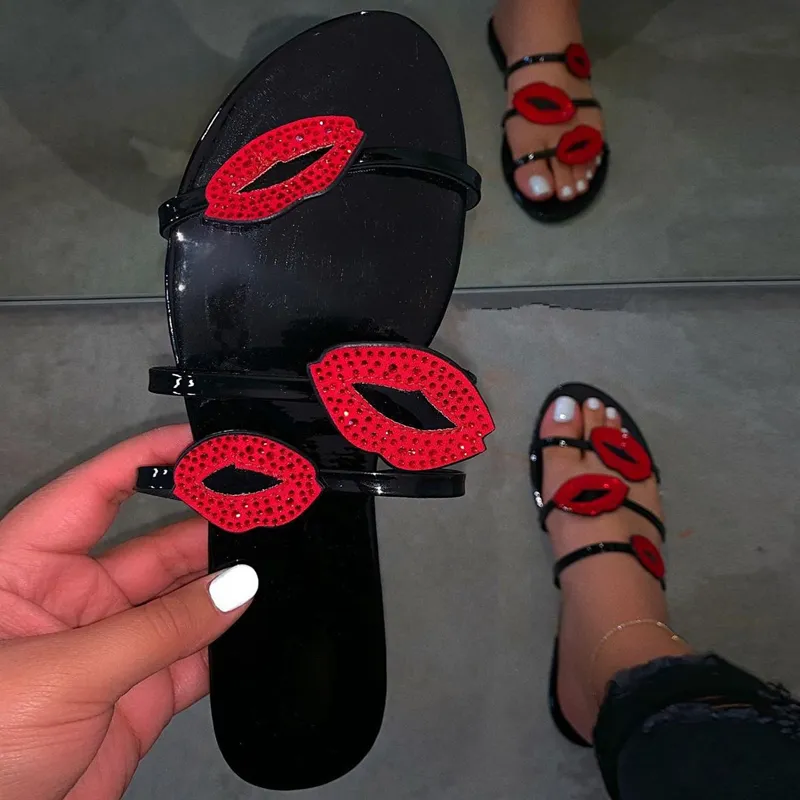 Zapatillas planas de labios con diamantes de imitación de alta calidad para exteriores, zapatos de verano para mujer, zapatillas de playa de talla grande con cuentas para mujer
