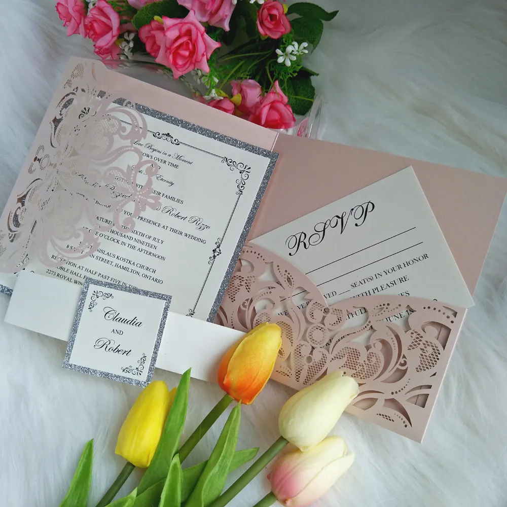 Blush Pink Wedding Invitation Cover Laser Cut Trifold Bröllop Inbjudan Sviter DIY skräddarsydda inbjudningar med RSVP-kortficka