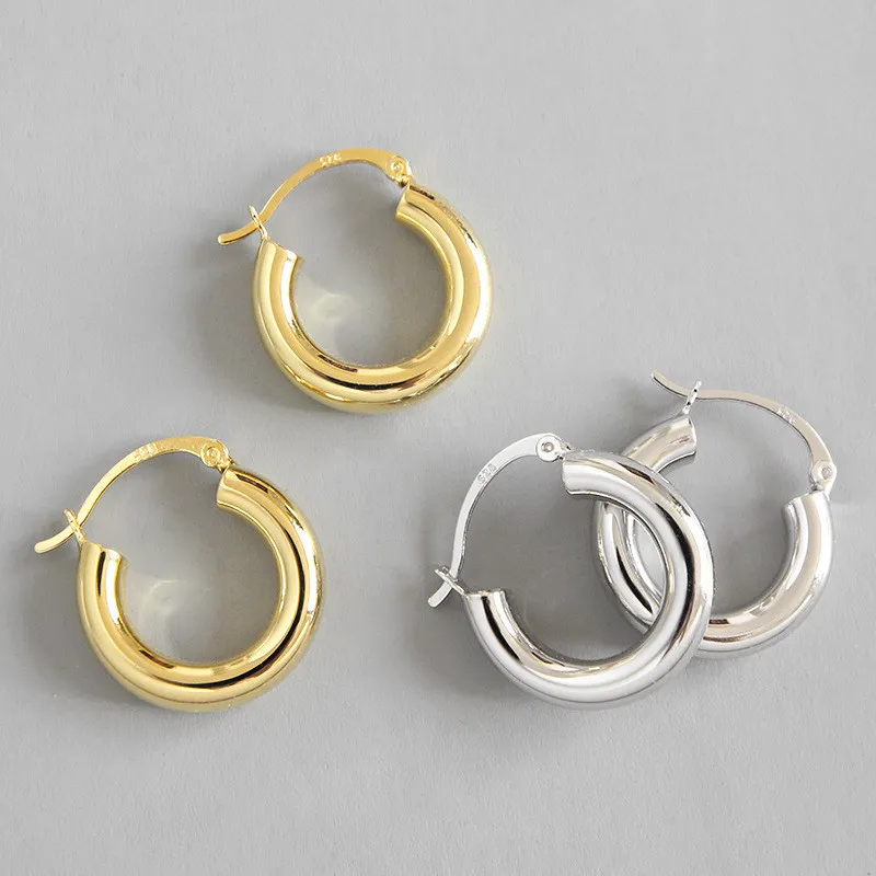 Ny 925 Sterling Silver Minimalistisk Metallic Circle Örhängen för Kvinnor Chic Style Kvinnlig Geometrisk Hoop Earring Fine Smycken