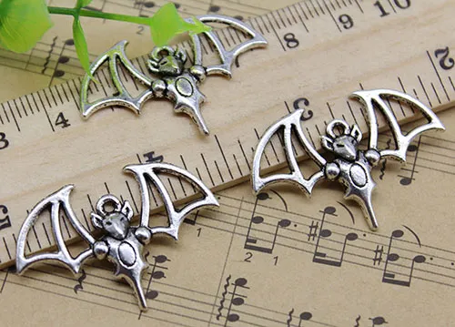 50pcs Bat Alloy Charms Hängsmycke Retro Smycken Göra DIY Keychain Forntida silverhänge för armband Örhängen 33x23mm