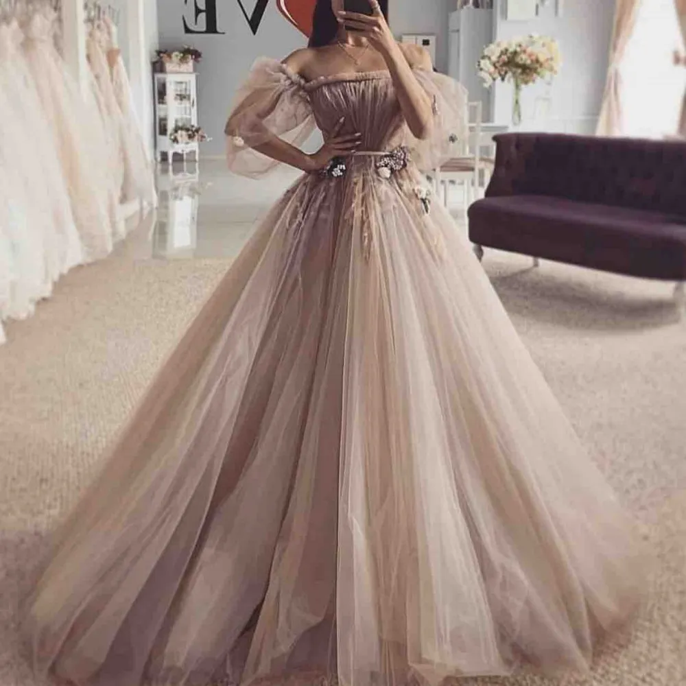 Princesa Tule Prom Dresses com mangas meia fora do ombro plissados ​​apliques Formal Vestido Plus Size baratos Partido Vestidos