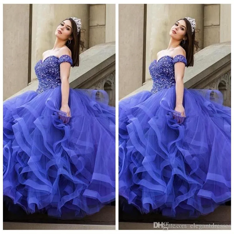 Sexig Amazing Beaded Ball Gown Puffy Tulle Quinceanera Klänningar Topp Formell Special Occasion Party Gowns Custom European Sweety 16 Vestidos