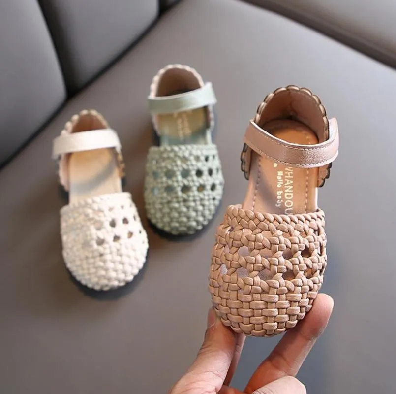 Barn Sandaler 2020 Sommar Toddler Tjejer Sandaler Fashion Open Toe Barnskor Princess Elegant Weave Beach Skor