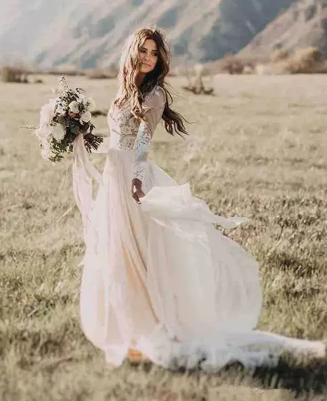 Vintage Bohemian Beach Wedding Dresses Lace Appliqued Long Sleeves Bridal Gowns Chiffon Sweep Train Boho Wedding Dress